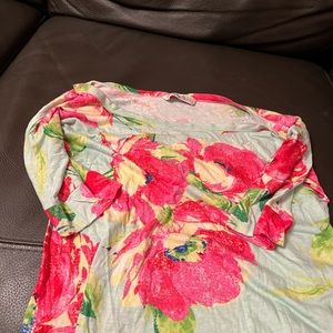 Abecrombie and fitch top size XL Flowers
